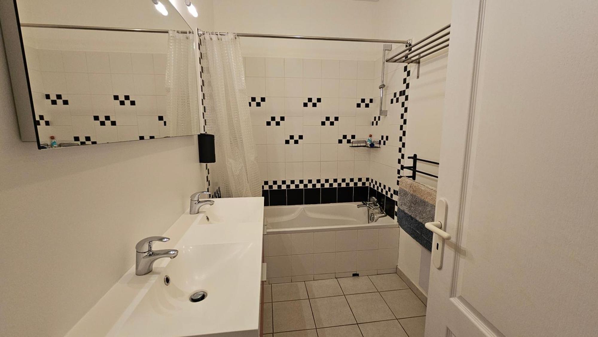 Bed To Rent - Maison Calme Avec Jacuzzi Sous Supplement Бордо Екстериор снимка