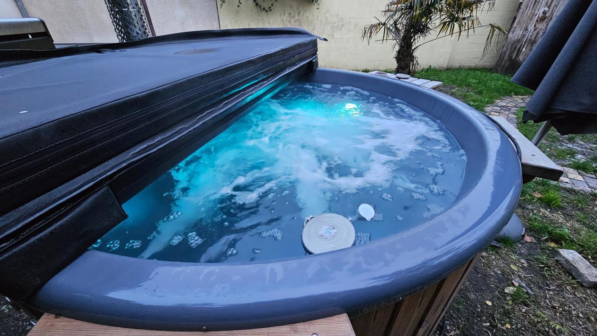 Bed To Rent - Maison Calme Avec Jacuzzi Sous Supplement Бордо Екстериор снимка